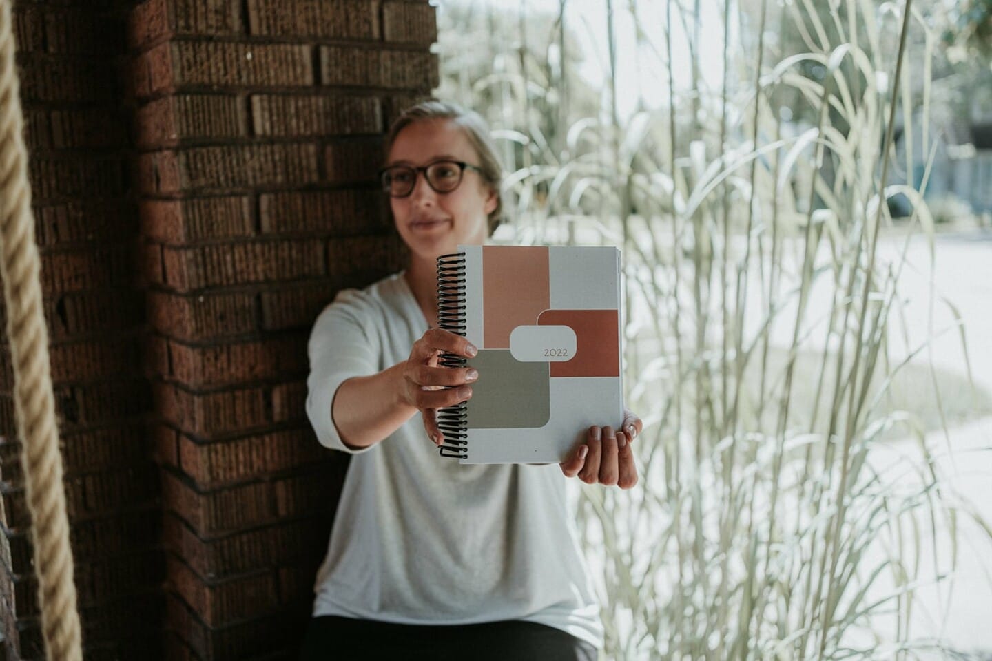 Holding Up 2022 Minimal Weekly Planner